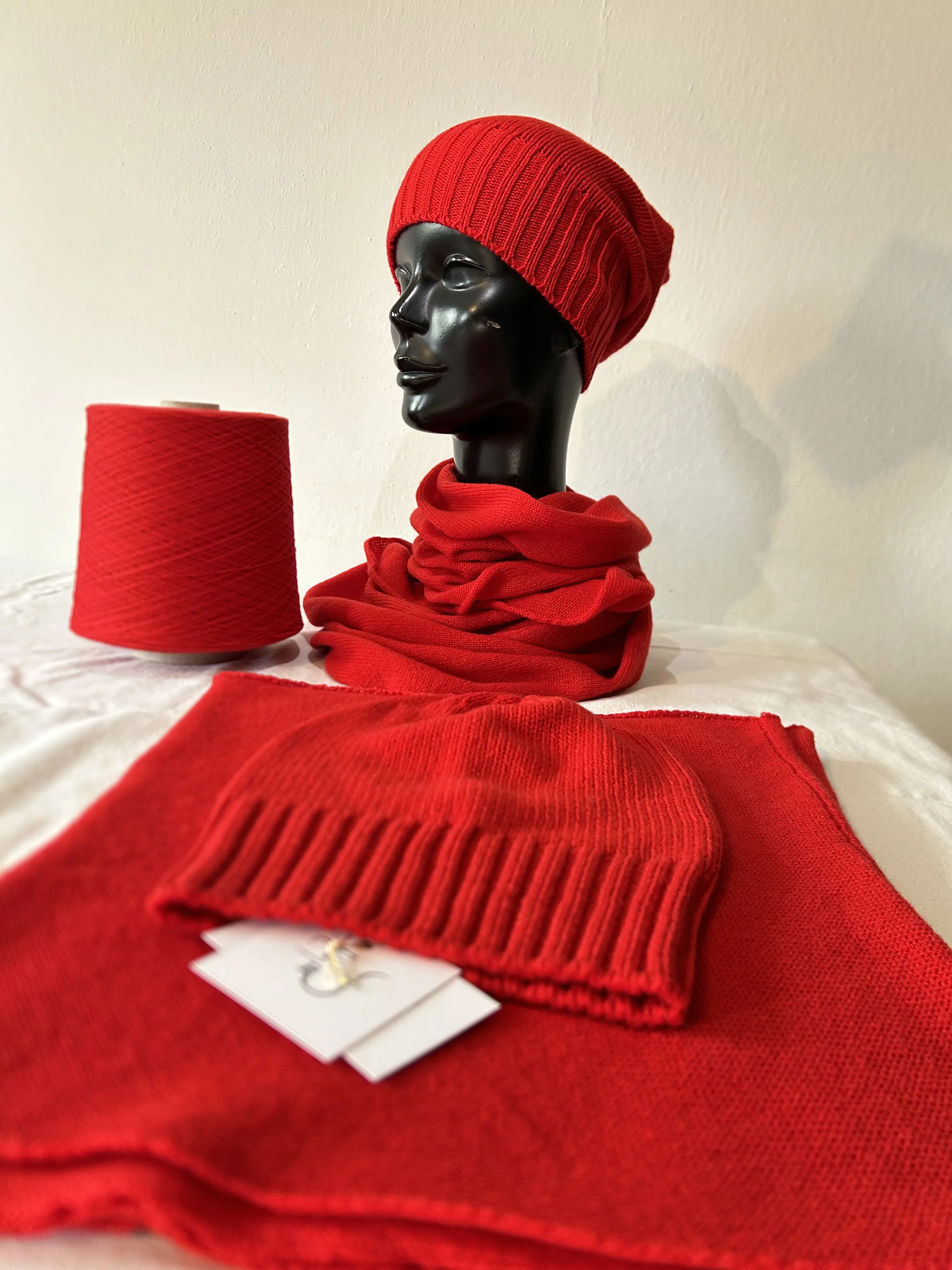Immagine di Completo Berretto e Scaldacollo Rosso 100% Cashmire