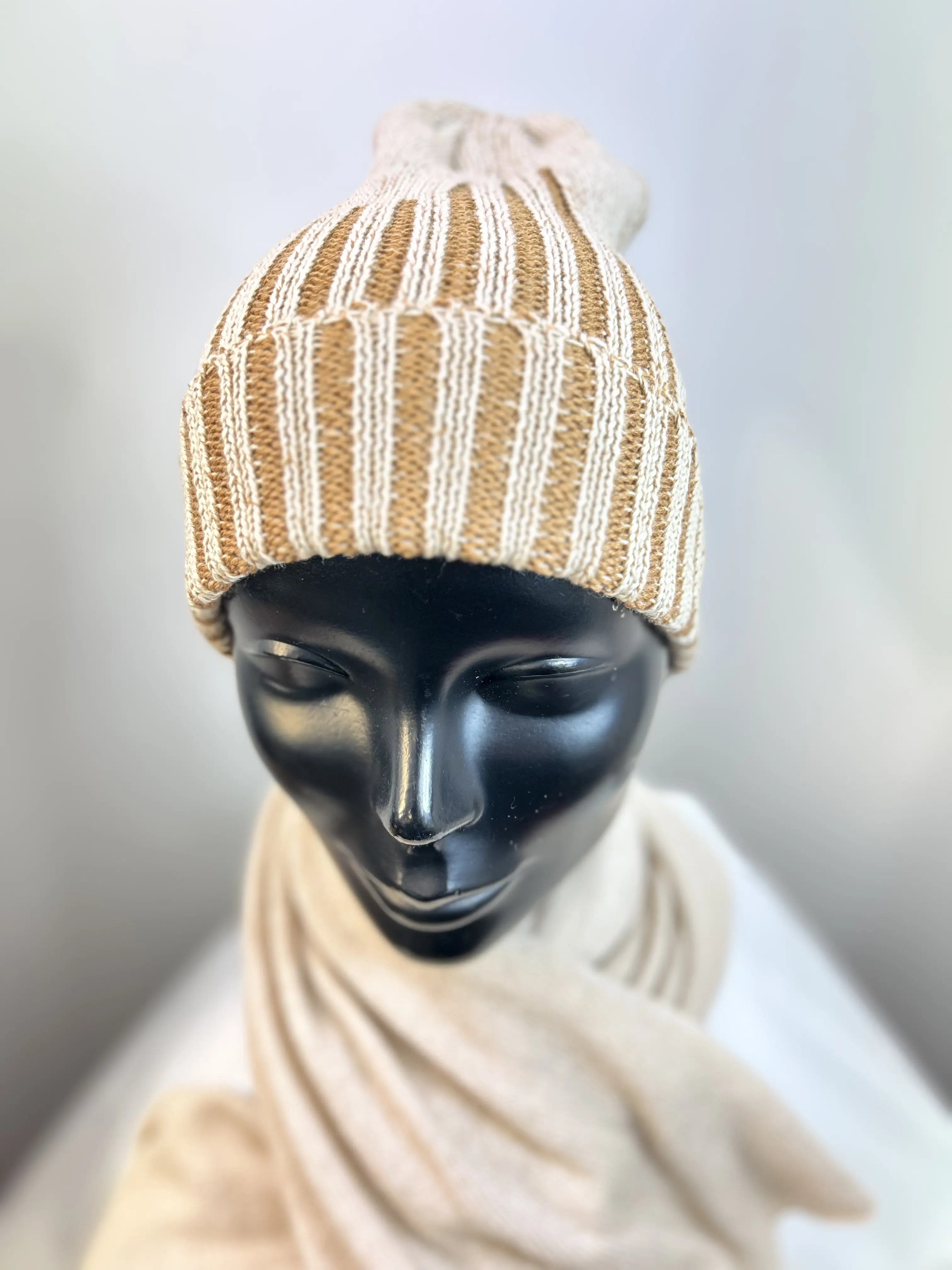 Immagine di Modello Gomitolo Beige e Noce in Lana Merinos